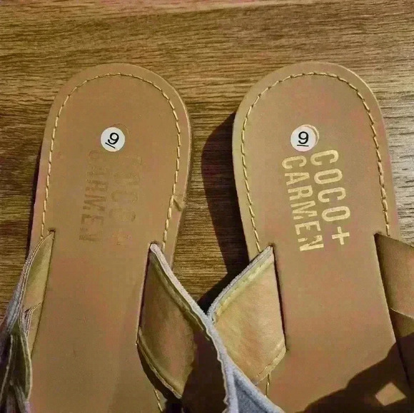 Coco + Carmen Lavender & Gold sandals. Size 9 - Picture 2 of 5